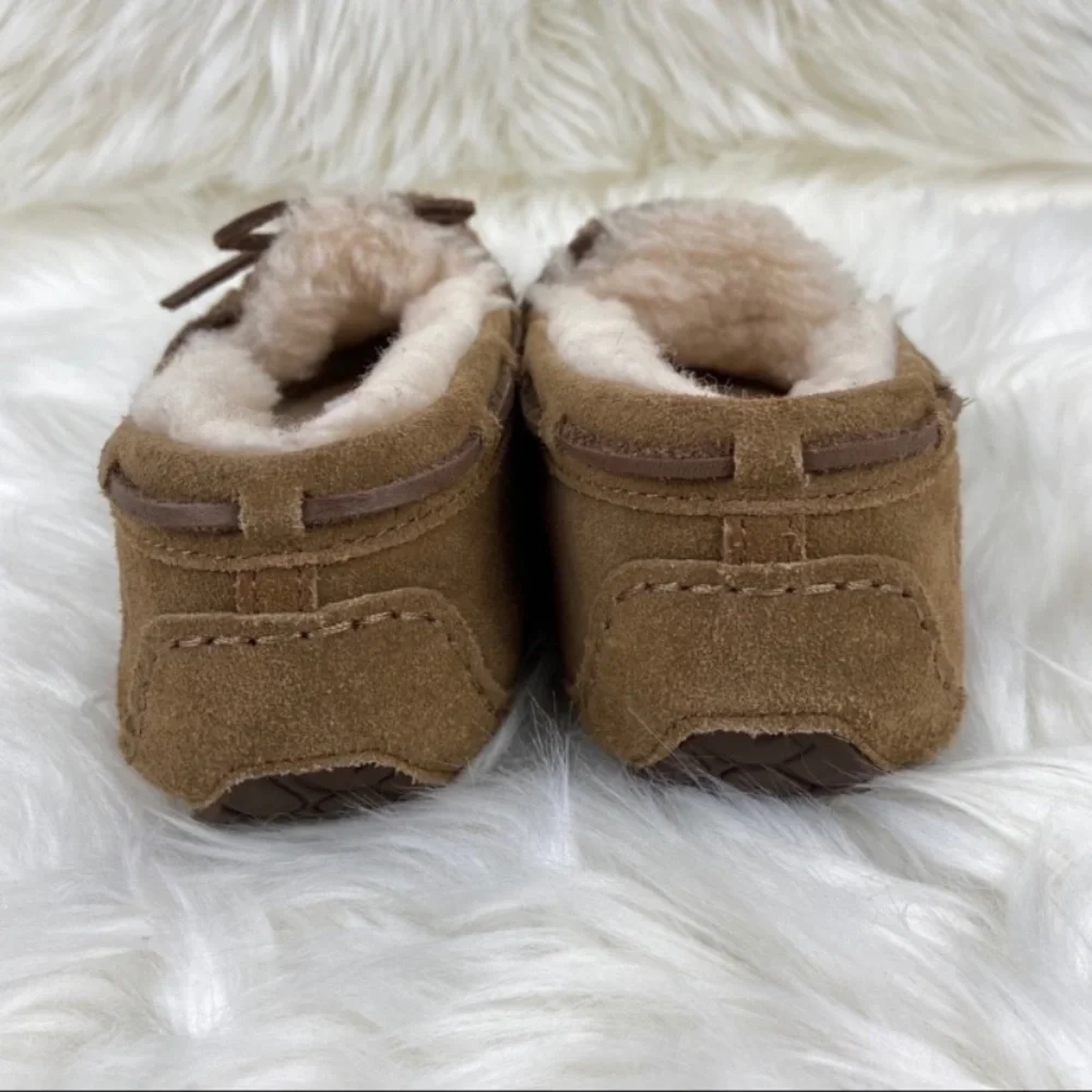 UGG LOAFERS FLATS SLIPON FUR SIZE 5 WOMAN